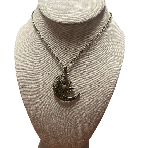 Retro Star and Moon Pendant Necklace. Copper Color with Cable Chain - Picture 4 of 6